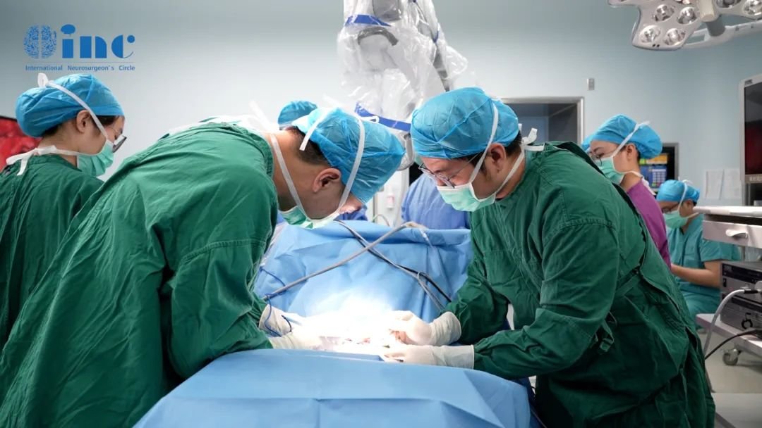 顱底重建，腹部脂肪填充，防止腦脊液漏
