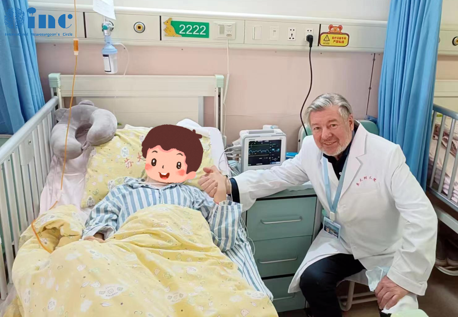 術(shù)后2天，巴教授到病房探視小病人