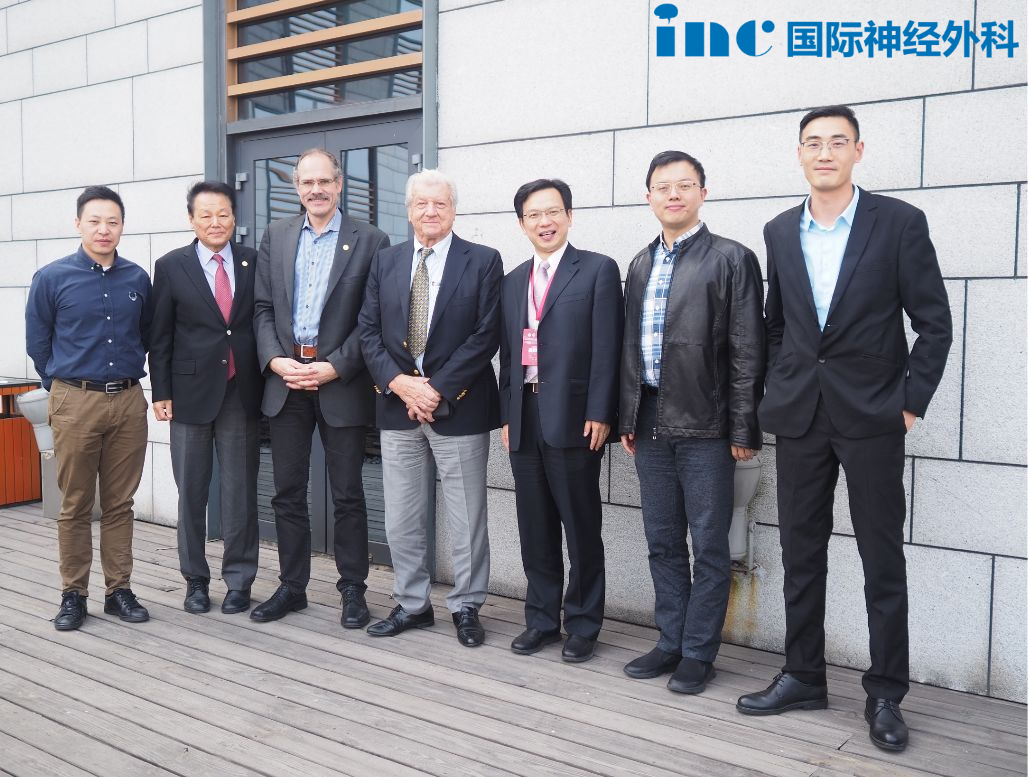 2019年，INC三大教授Fukushima教授與Dolenc教授、Schroeder教授與國(guó)內(nèi)神經(jīng)外科醫(yī)生同仁合影