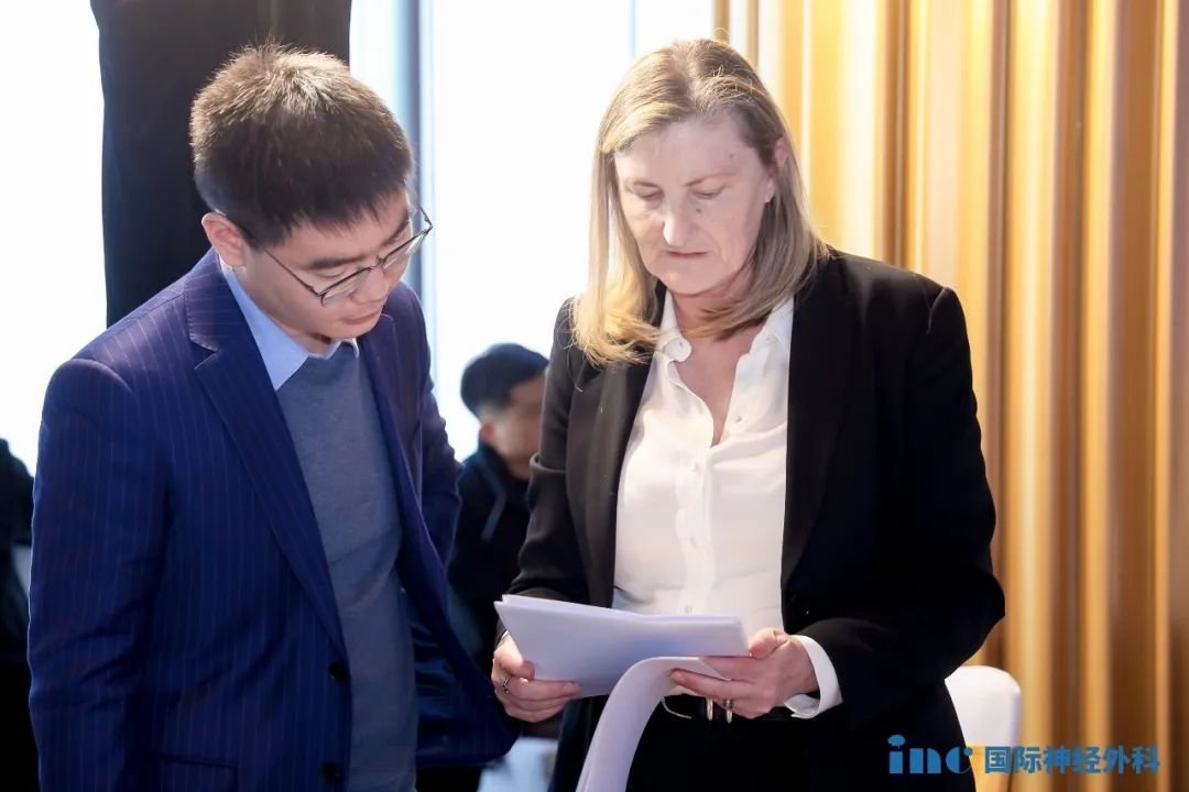 參會者們自發(fā)帶來了自己的學術(shù)論文，其中一些學員的論文摘要通過海報的形式在會場內(nèi)進行張貼。在該環(huán)節(jié)中，主編們與學員們進行了積極互動，結(jié)合參會者的論文進行深入的討論。