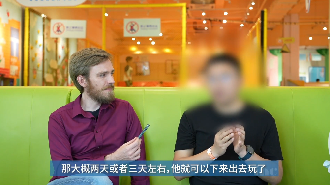 巴教授親自操刀，將20mm大小的腦干橋腦海綿狀血管瘤徹底剝離。術(shù)后10天出院，術(shù)前癥狀已基本消失，術(shù)后4年未復(fù)發(fā)，孩子生長發(fā)育完全正常。